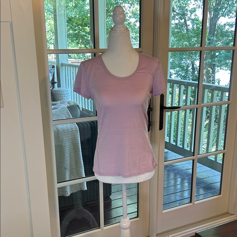 Athleta Light Purple/Pink Short Sleeve Tee Size Small